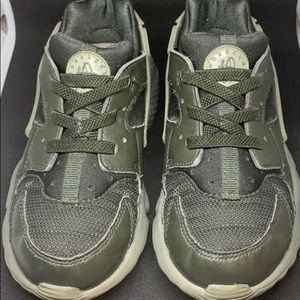 NIKE Huaraches Olive Green size 10C